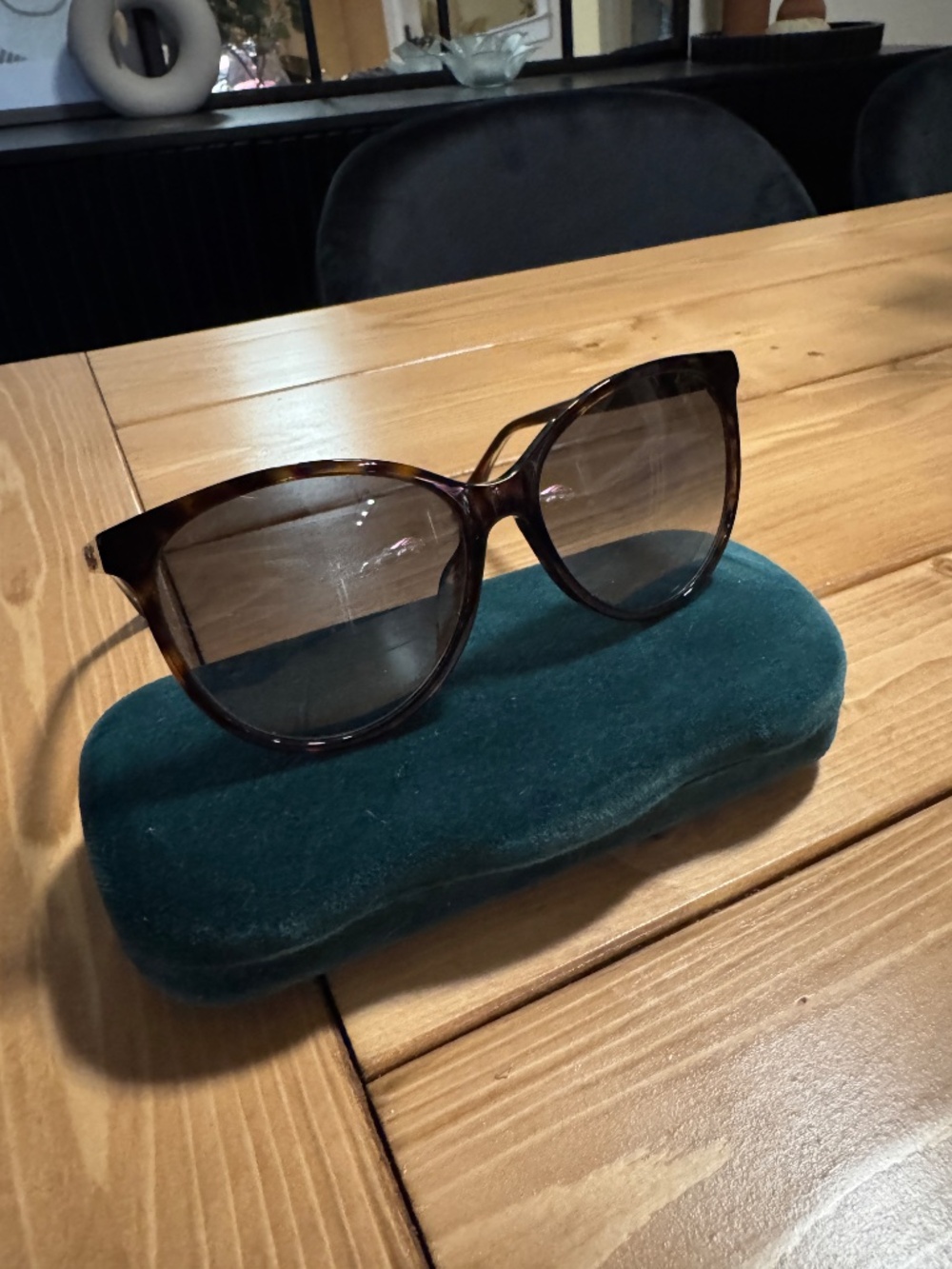 Authentic GUCCI sunglasses - Picture 2 of 6